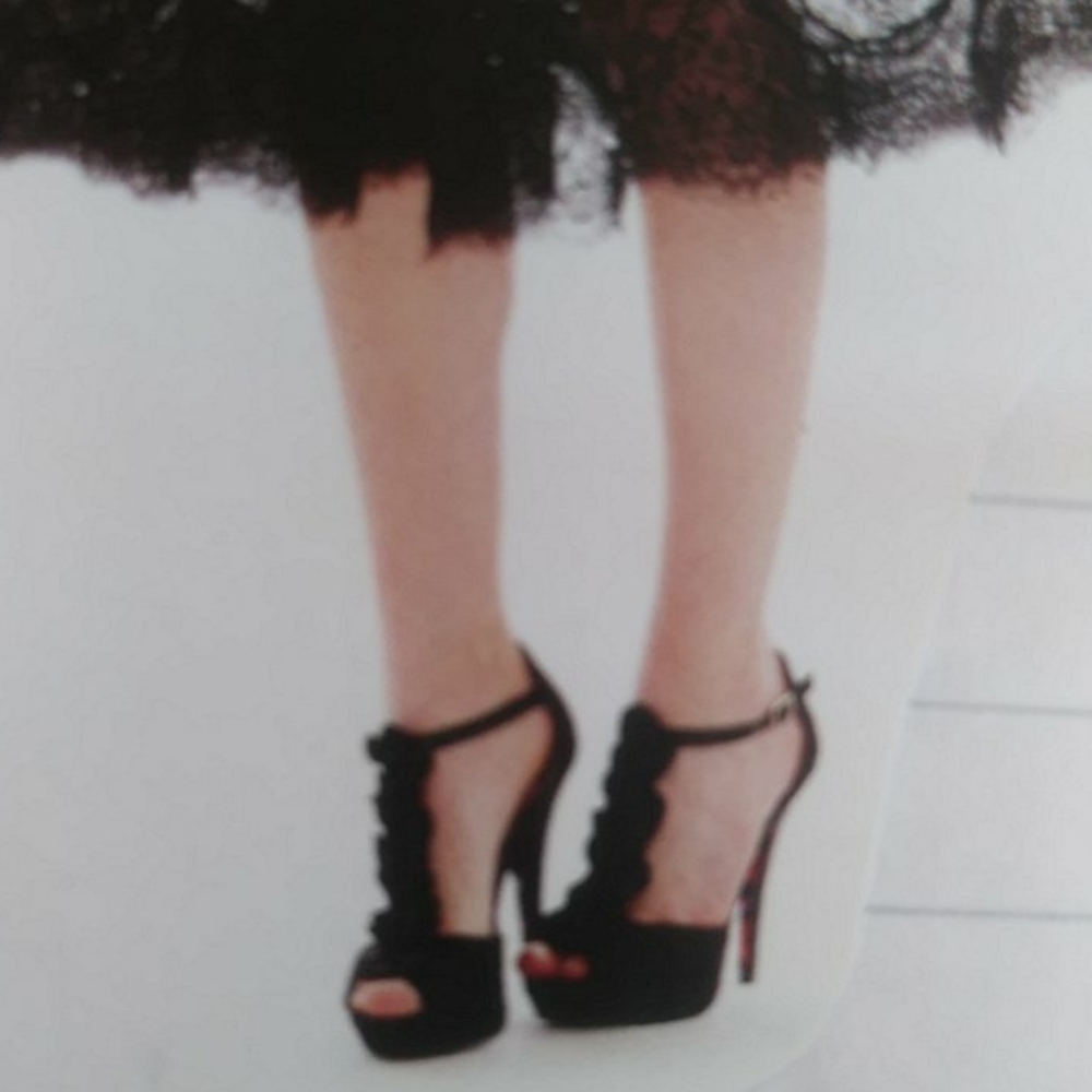8.5 Madden girl peep-toe heels in black!